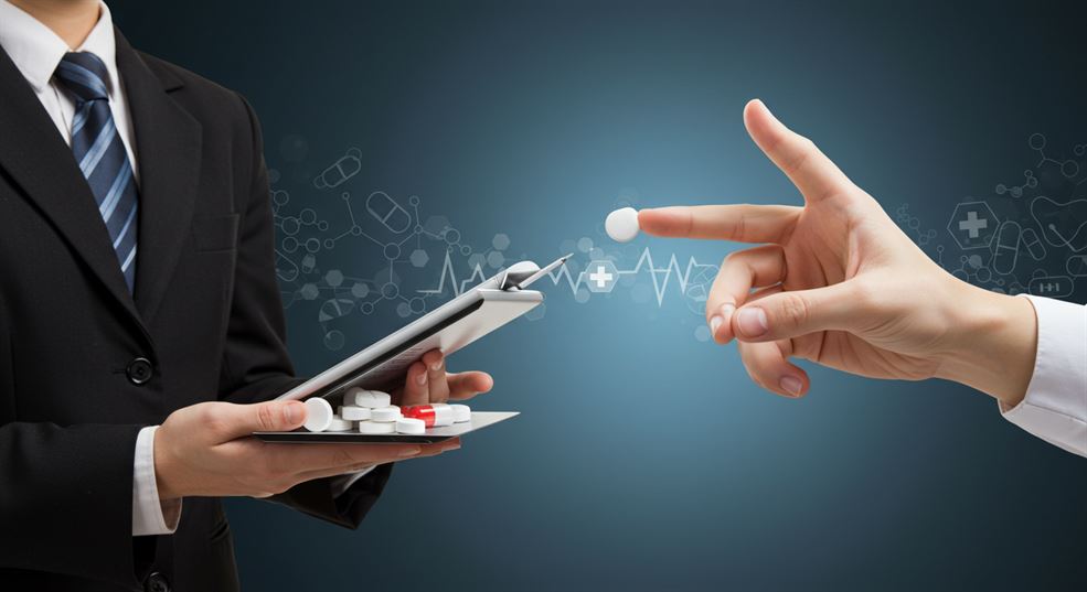 10 essential sources of drugs: what you need to know in 2025 1 A detailed infographic showcasing the 10 major sources of drugs, including plants, animals, microbes, and AI-driven discoveries in medicine.